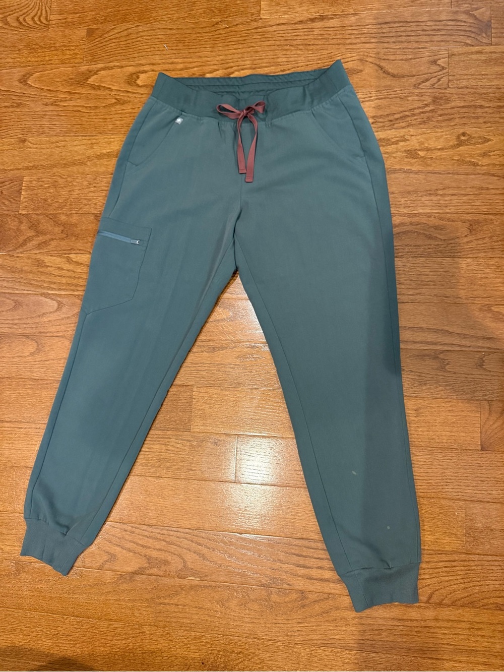 Figs Moss Women's Jogger Pants and Collared Top set